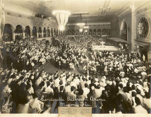 Tommy Freeman vs. Owen Phelps .1932.jpg