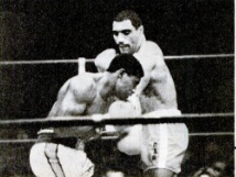 Rui Barbosa Bonfim vs. Clarismundo Aparecido Silva (1st meeting).jpg