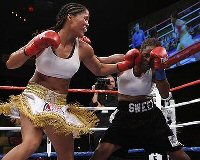 Kaliesha West vs. Rolanda Andrews.jpg