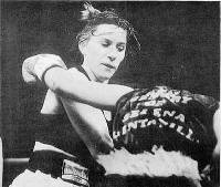 Delia Gonzalez vs. Fienie Klee.jpg