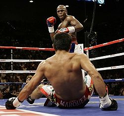 1253522646mayweather-marquez.jpg