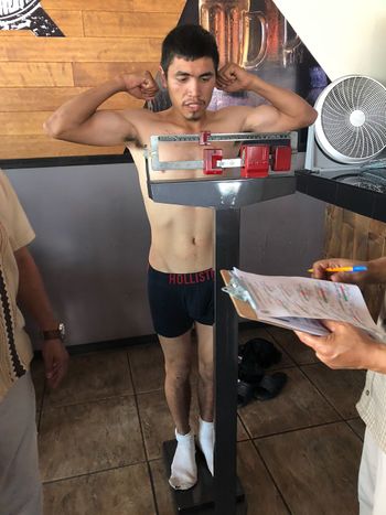 2018-08-03 - Jonhatan Cardoso vs Javier Meraz - Weighing-2.jpg