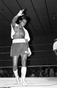 File:A young Roberto Duran.jpg