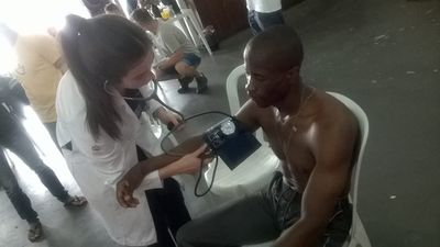 Agnaldo Valerio Martins undergoing medical examination (02).jpg