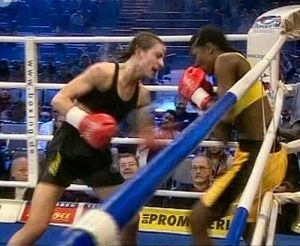 Alesia Graf vs. Dahiana Santana.jpg