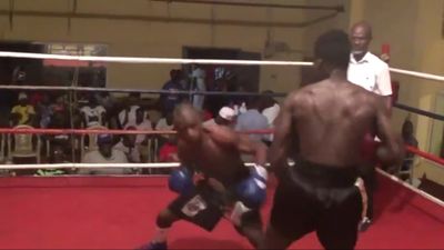 Aliu Bamidele Lasisi vs. Raphael Ansah 012.jpg