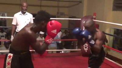 Aliu Bamidele Lasisi vs. Raphael Ansah 013.jpg