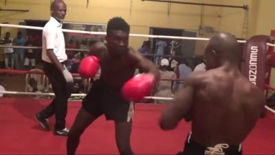 Aliu Bamidele Lasisi vs. Raphael Ansah 017.jpg