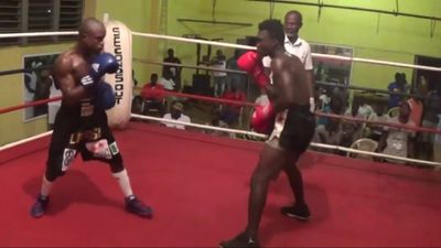 Aliu Bamidele Lasisi vs. Raphael Ansah 061.jpg