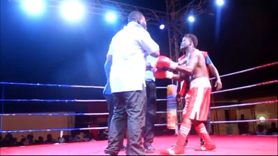 Anama Dotse vs. Emmanuel Allotey 002.jpg
