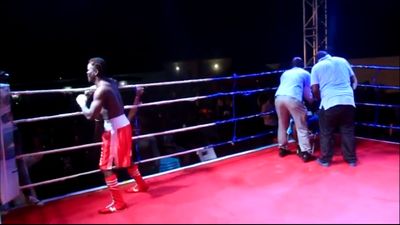 Anama Dotse vs. Emmanuel Allotey 035.jpg