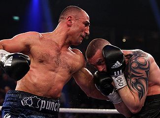 Arthur Abraham vs. Piotr Wilczewski.jpg