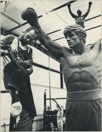 File:BalboaStatue.JPG