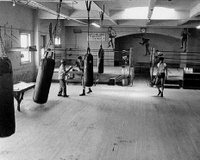 File:Billy Mitchell (hat)at the LA Main St. Gym.jpg