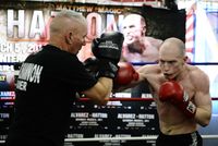 File:Bob Shannon and Matthew Hatton prepare for Alvarez fight.jpg