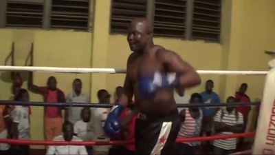 Briamah Kamoko vs. John Dugu 001.jpg