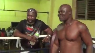 Briamah Kamoko vs. John Dugu 002.jpg