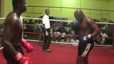 Briamah Kamoko vs. John Dugu 004.jpg