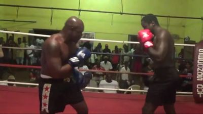 Briamah Kamoko vs. John Dugu 008.jpg