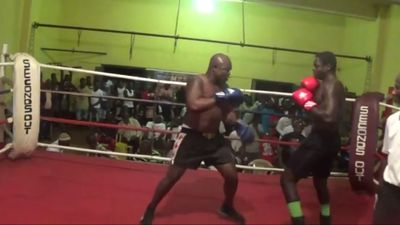 Briamah Kamoko vs. John Dugu 013.jpg