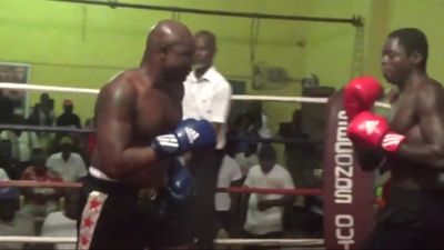 Briamah Kamoko vs. John Dugu 015.jpg