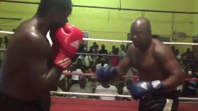 Briamah Kamoko vs. John Dugu 024.jpg