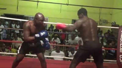 Briamah Kamoko vs. John Dugu 026.jpg