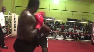 Briamah Kamoko vs. John Dugu 027.jpg