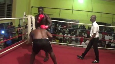 Briamah Kamoko vs. John Dugu 028.jpg