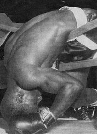 File:Brown KOd Araujo.jpg