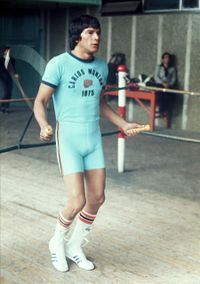 File:Carlos-Monzon-jumping-rope.jpg