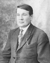 File:Charlie Hellers manager.jpeg