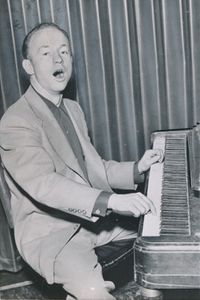 File:Chuck Davey Piano.jpg