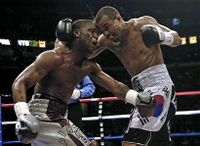 File:Cory Spinks vs. Verno Phillips.jpg