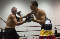 File:Damien Hooper beats Garth Murray.jpg