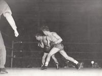 File:Dave Castilloux vs Gus Mell.JPG