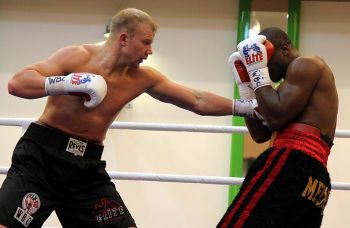 Dmytro Kucher vs. Julio Cesar Dos Santos-01.jpg