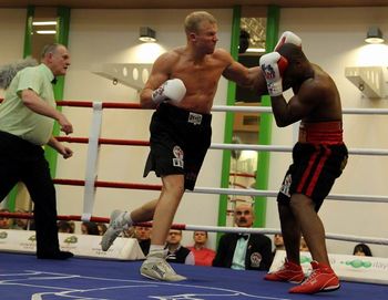 Dmytro Kucher vs. Julio Cesar Dos Santos-03.jpg