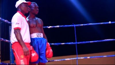 Dodzi Kemeh vs. Francis Appalo 004.jpg
