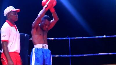 Dodzi Kemeh vs. Francis Appalo 005.jpg