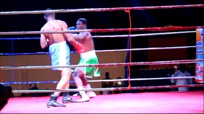 Dodzi Kemeh vs. Francis Appalo 037.jpg