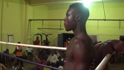 Emmanuel Mensah vs. Rashid Musu 005.jpg