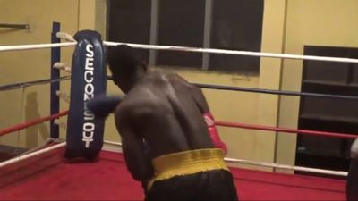 Emmanuel Mensah vs. Rashid Musu 013.jpg