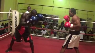Ernest Amuzu vs. David Okai 005.jpg
