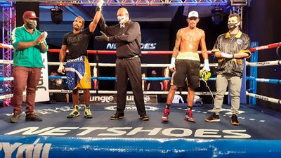 Esquiva Falcao vs. Morrama Dheisw de Araujo Santos.jpg