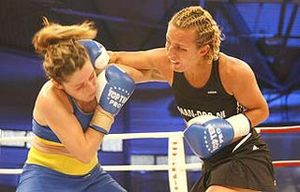 Esther Schouten vs. Galina Gumliiska.jpg