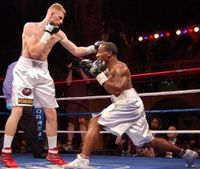 File:Findley-Fonfara-bout-2.JPG