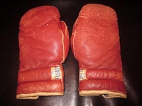 File:Flores Gloves (2).jpg