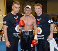File:Framton Hatton Peye Holiday Inn Boxing 29 9 2013.jpeg