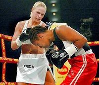 File:Frida Wallberg vs. Maribel Santana.jpg